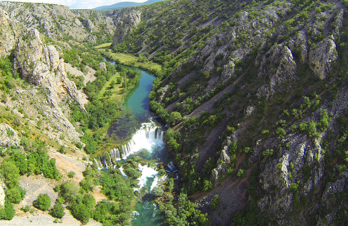 Zrmanja Fluss Canyon - Quadrocopter Luftaufnahme Kroatien